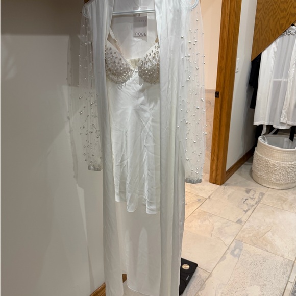 The Robe - Cassidy Slip Dress & Robe - Picture 5 of 8